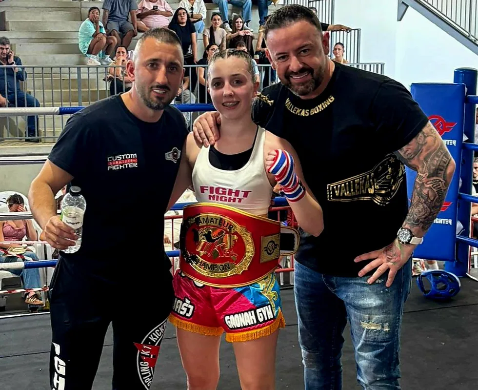 Lucia Esteve junto a sus coaches Antonio Esteve y Manuel García